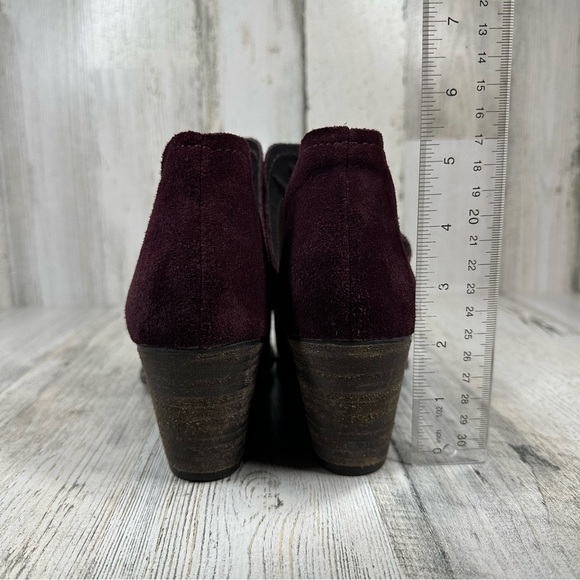 Steve Madden Adelphie Cut Out Burgundy Suede Ankle Boots #457 - Picture 3 of 10